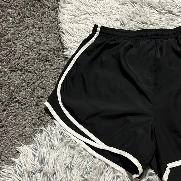 Nike Dri Fit Black Shorts Size Medium - Picture 2 of 13